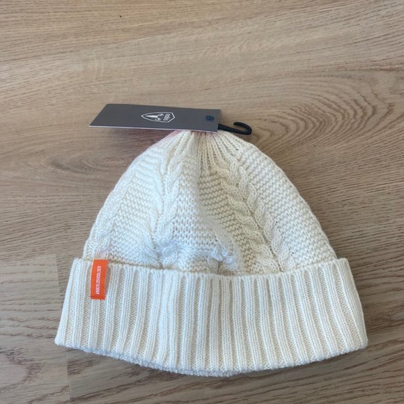 Nobis No Cold Shoulder Beanie - Picture 4 of 4